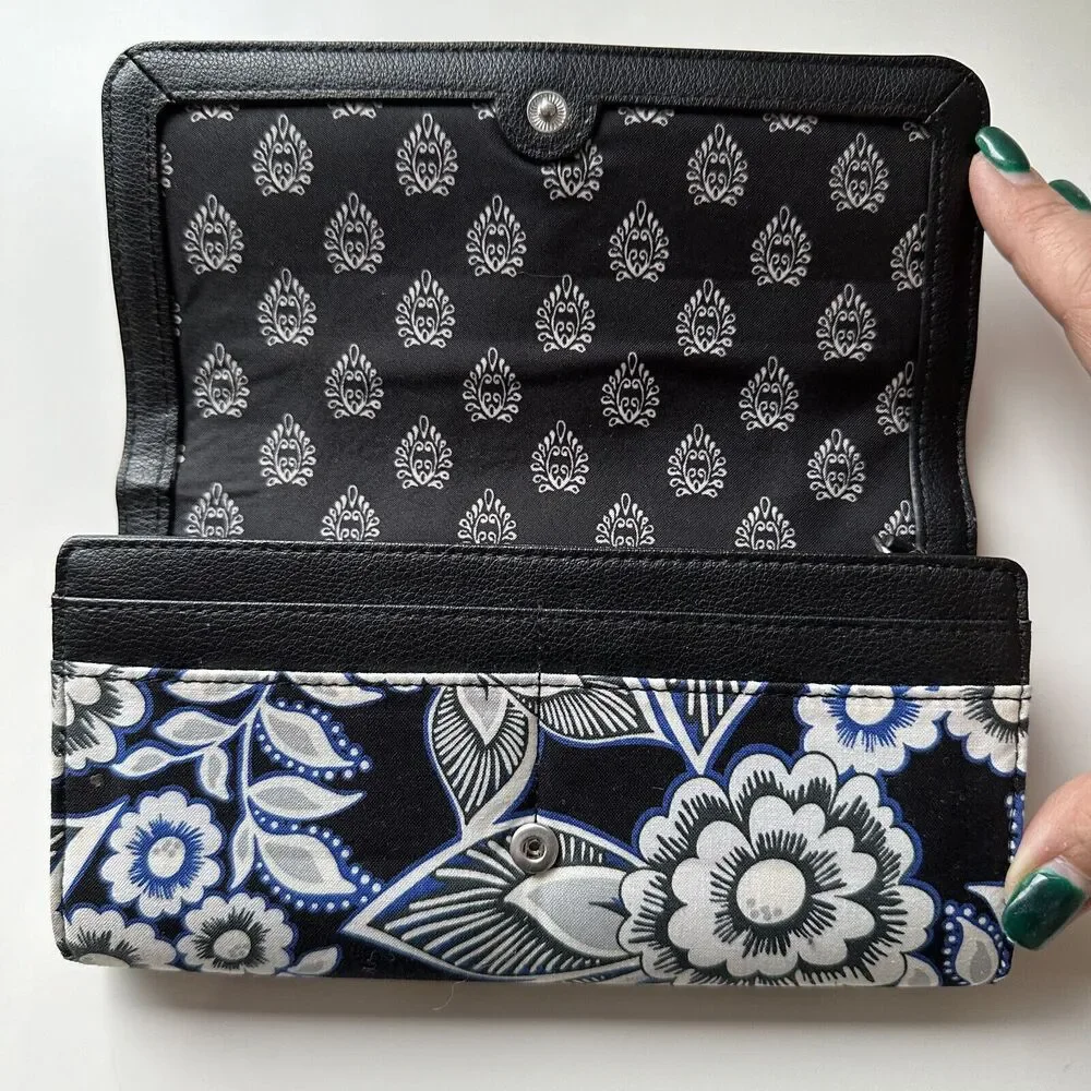 Vera Bradley Audrey Snow Lotus Pattern Wallet NWT - Picture 5 of 7